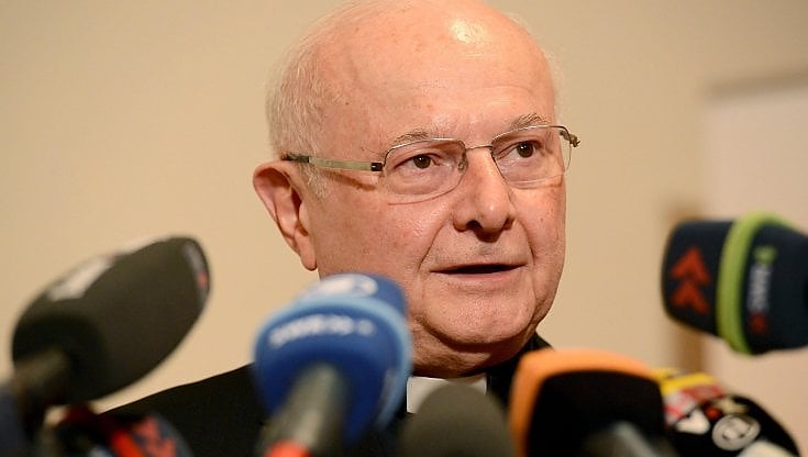 Abusi in Germania, 250 sacerdoti colpevoli in 45 anni a Friburgo: l'ex vescovo insabbiò