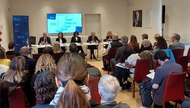 La conferenza di annuncio del contratto, dal portale della Fondazione Telethon