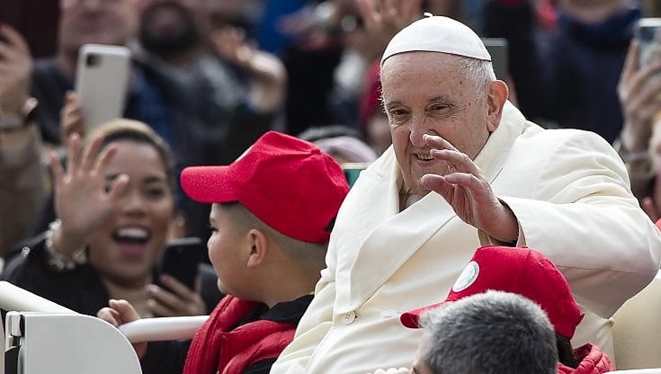 Papa Francesco: "Oggi ci sono più martiri che nei primi secoli. Mai uccidere in nome di Dio"