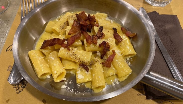 Tutti pazzi per la carbonara, in Italia e nel mondo: tra versione giusta e sbagliata