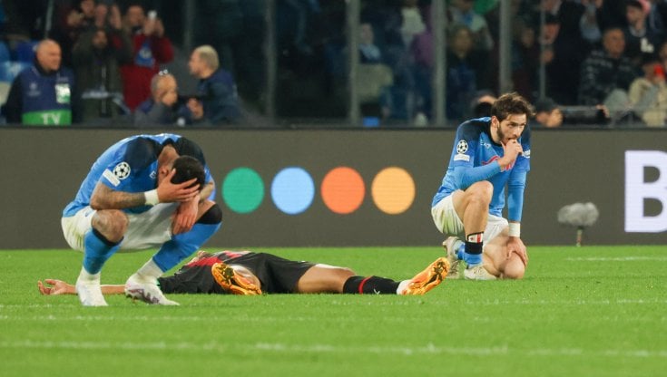La delusione dei giocatori del Napoli al termine della sfida con il Milan