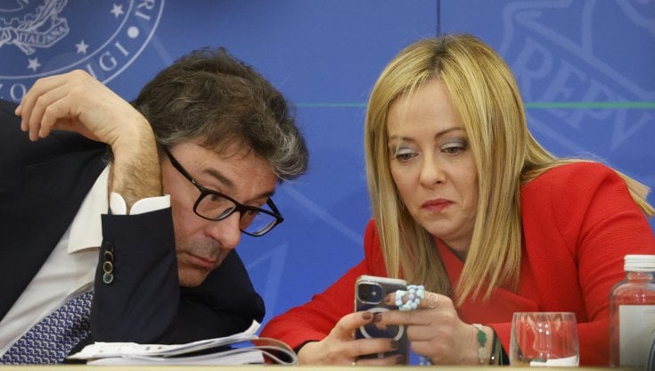 Natalità, la premier punta sul fisco: tagli dell’Irpef da due figli in su 