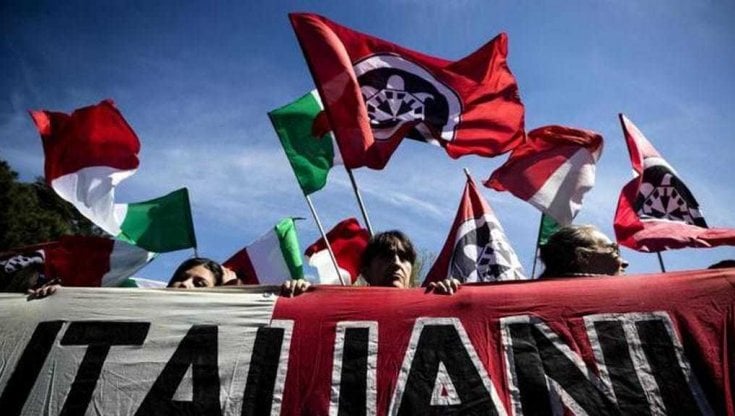 Sostituzione etnica, il vizio di FdI e Lega di agitare lo spauracchio della "razza a rischio"