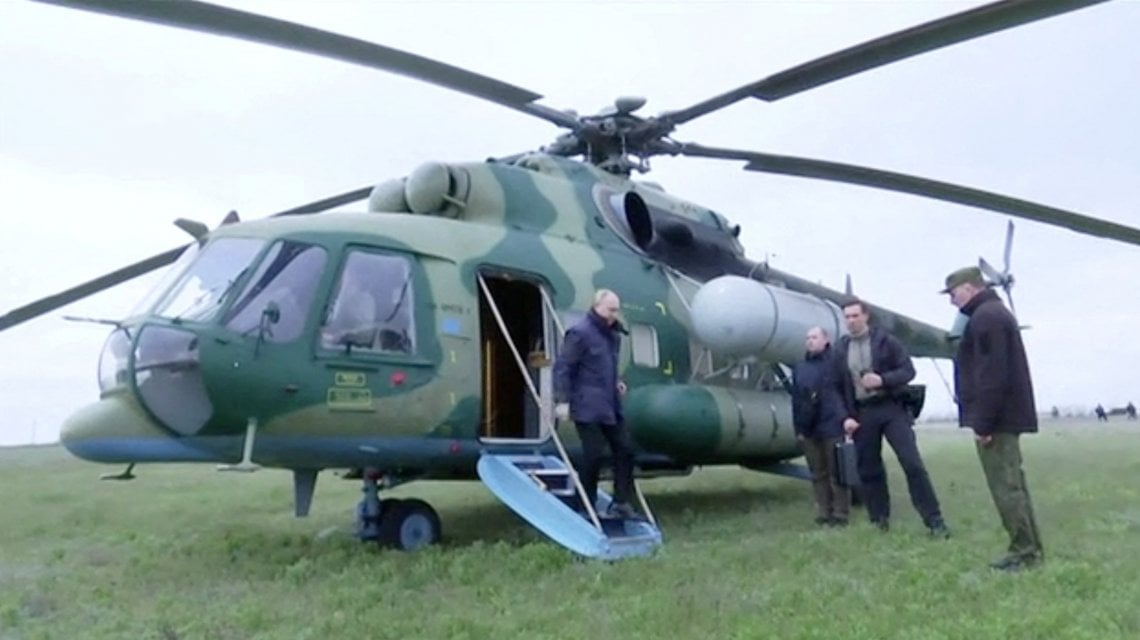 Una delle immagini diffuse della visita di Vladimir Putin in Ucraina