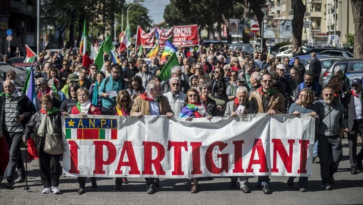 25 aprile, Schlein a Milano, Salvini in Brianza. Meloni con Mattarella all'Altare della Patria. Dove vanno i politici a celebrare la Liberazione