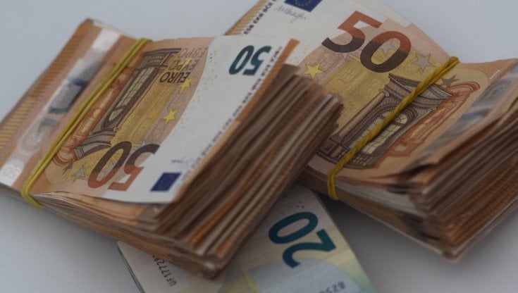 Redditi, nel 2021 la media a 22.540 euro. Autonomi 60 mila, dipendenti 21.500