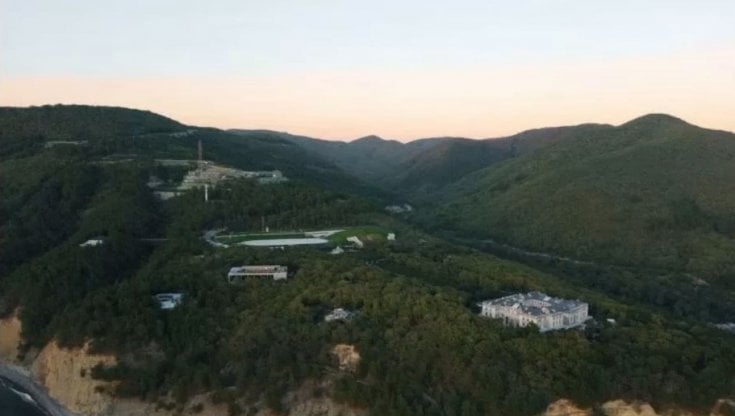 La residenza attribuita a Vladimir Putin dalla Fondazione Navalny