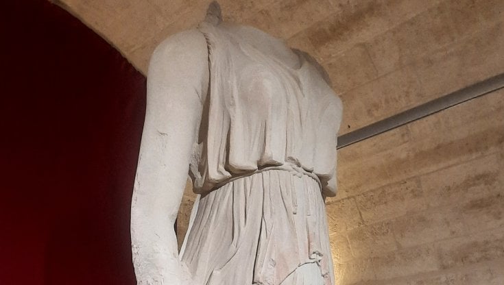 Particolare dell'Atena di Castro (pietra leccese, IV sec.a.C)