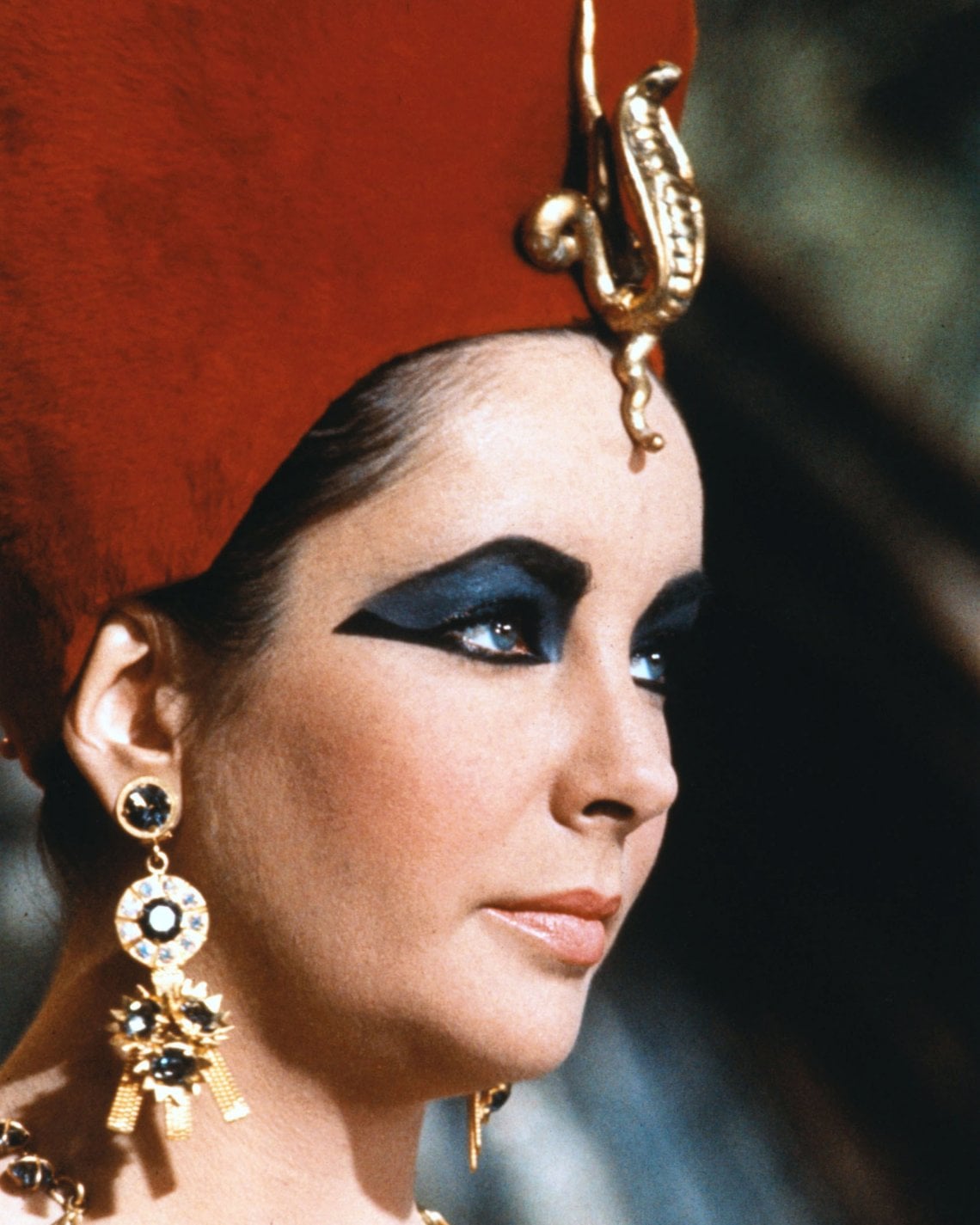 Elizabeth Taylor in una scena del film "Cleopatra" del 1963 