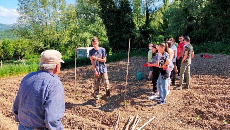Gagliano Aterno, il borgo che si ripopola grazie all'ecologia e a nuovi modi di abitare. "È un laboratorio sociale a cielo aperto"