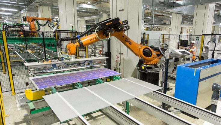 La fabbrica di pannelli solari del gruppo Enel a Catania: verr&agrave; ampliata fino a diventare una gigafactory