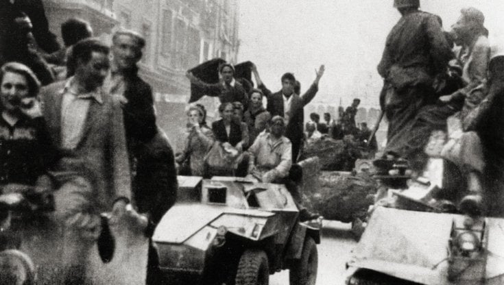 I partigiani festeggiano la Liberazione a Bologna, aprile 1945