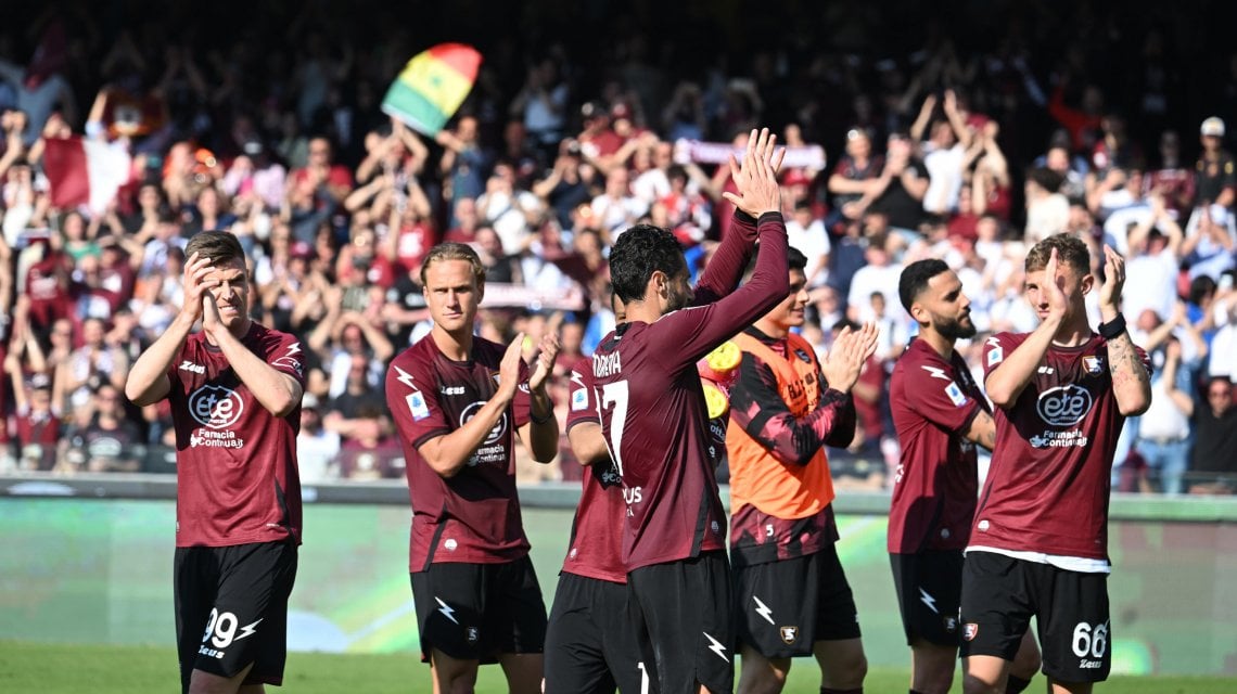 I giocatori della Salernitana esultano
