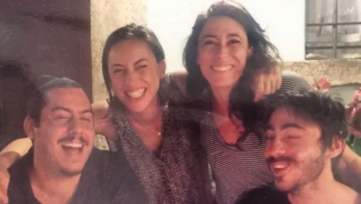 Nella foto, pubblicata da Francesca sui social, i quattro fratelli Vecchioni