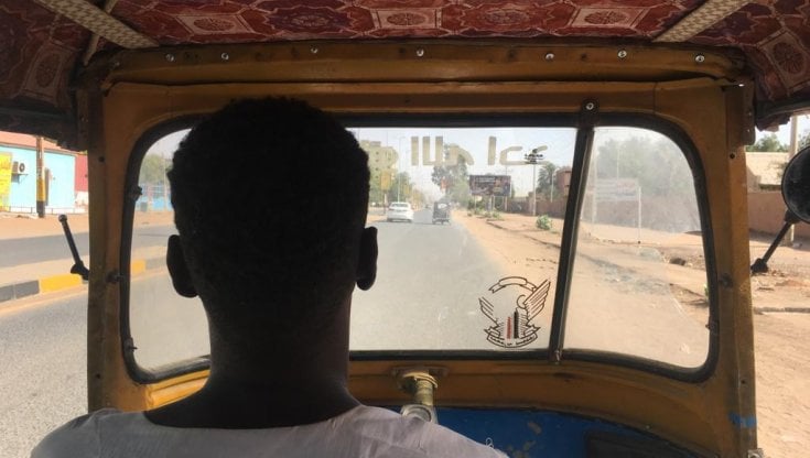 La fuga in tuk tuk (Foto di Sandro Grispan)