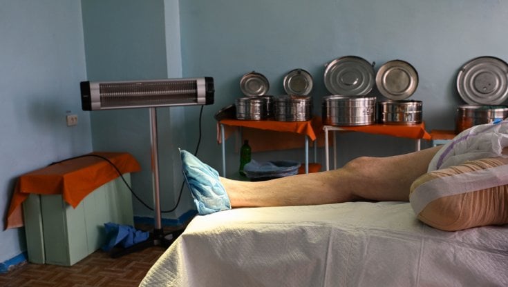 La Sanità in Ucraina: 1.200 ospedali distrutti, mine in sala operatoria, medici picchiati