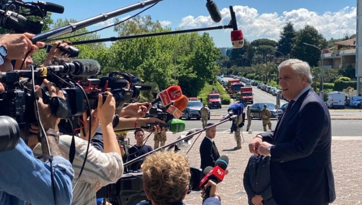Il ministro degli Esteri Antonio Tajani all'arrivo stamane alla Conferenza per la ricostruzione dell'Ucraina