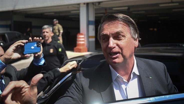 Bolsonaro interrogato a Brasilia per il tentato golpe. Incriminati 100 golpisti