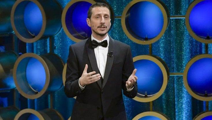 Luca Bizzarri, 51 anni, sul palco. Cartelli Mario/zuma/ansa