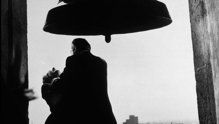 La scena sul campanile del film El di Luis Bu&ntilde;uel (1953), restaurato dalla Cineteca di Bologna e da poco riportato nelle sale. Un&rsquo;immagine identica torna in Vertigo di Hitchcock. alamy / ipa
