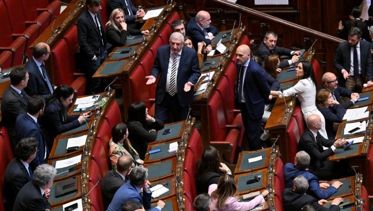 Il governo inciampa sulle assenze. In aula mancano i voti per il Def