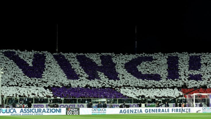 La coreografia dei tifosi della Fiorentina