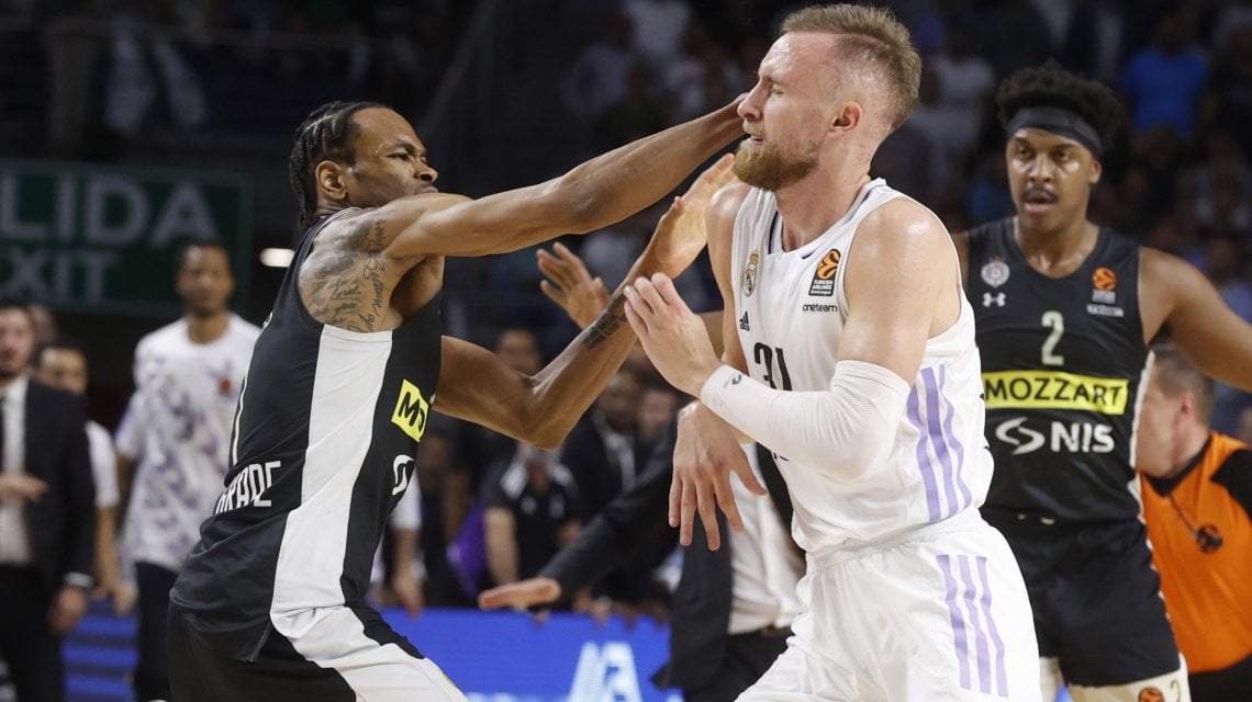 Kevin Punter colpisce Dzanan Musa