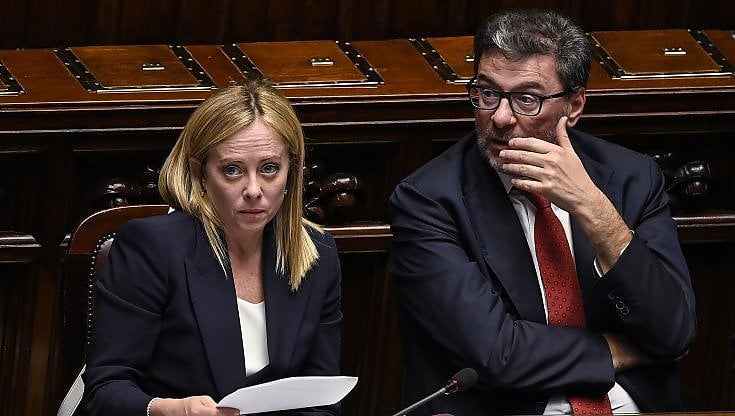 Il Pil cresce a sorpresa dello 0,5%. Ma Bankitalia: “Rischi da tassi e inflazione”