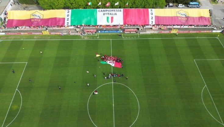 Calcio femminile, storica Roma: campione d'italia per la prima volta. Di Elisa Bartoli il gol scudetto