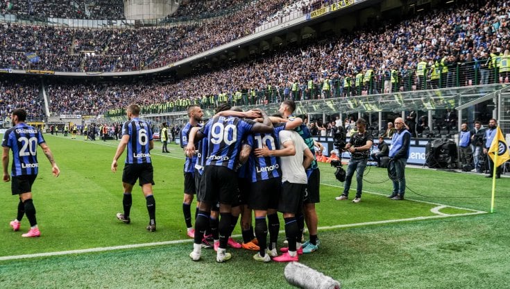 L'esultanza interista dopo il 3-1 di Lautaro