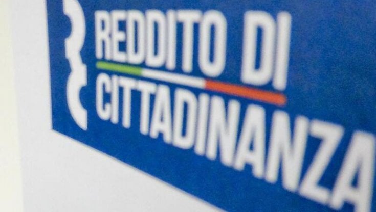 Furbetti del reddito di cittadinanza, il governo fa rivivere il vecchio reato ma solo dopo quattro mesi