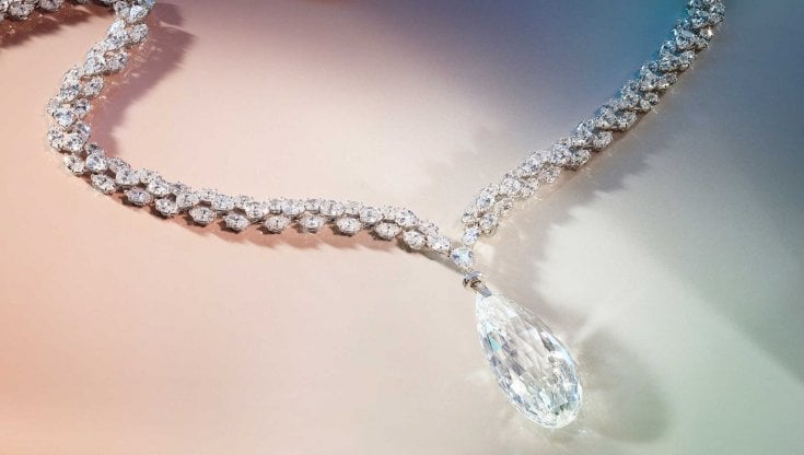 Una collier con diamante pendente da 90,38 carati del gioielliere Harry Winston &egrave; tra i preziosi in vendita / Foto Christie's