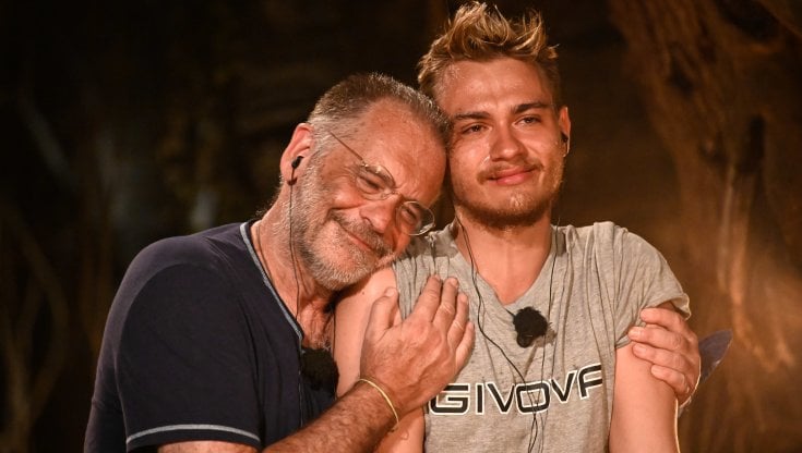 Isola dei famosi, Antolini si commuove davanti al disegno di Melissa (che forse è sua figlia)