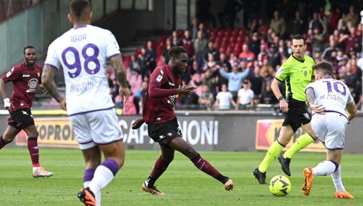 Salernitana-Fiorentina 3-3: Dia fa tripletta, ma ai granata non basta per vincere