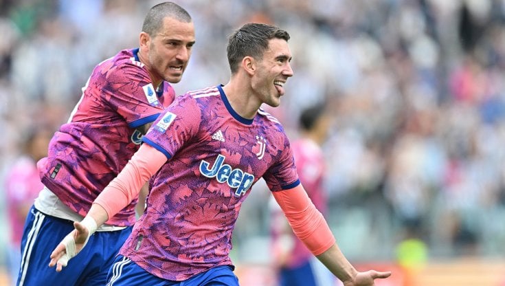 Vlahovic esulta dopo il gol al Lecce