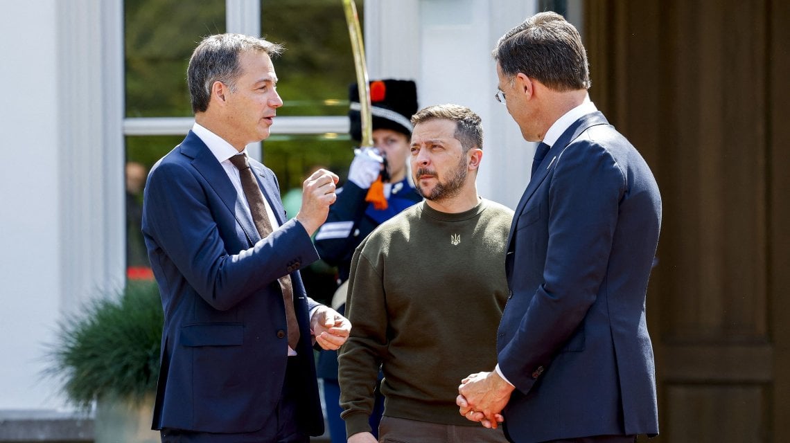 Volodymyr Zelensky con il premier olandese Mark Rutte e quello belga Alexander De Croo
