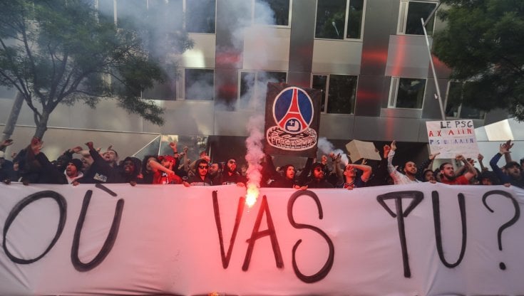 La contestazione dei tifosi del Psg