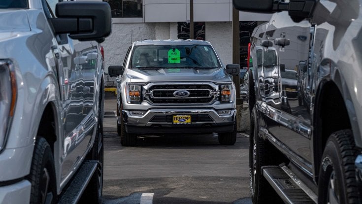 Il muro Usa contro le auto degli altri