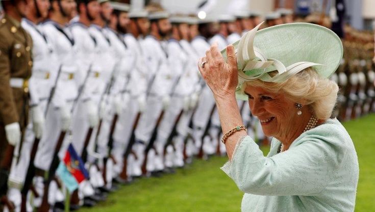  Dalle sigarette e il vino a bordo piscina allo scettro d'avorio, chi è la regina Camilla