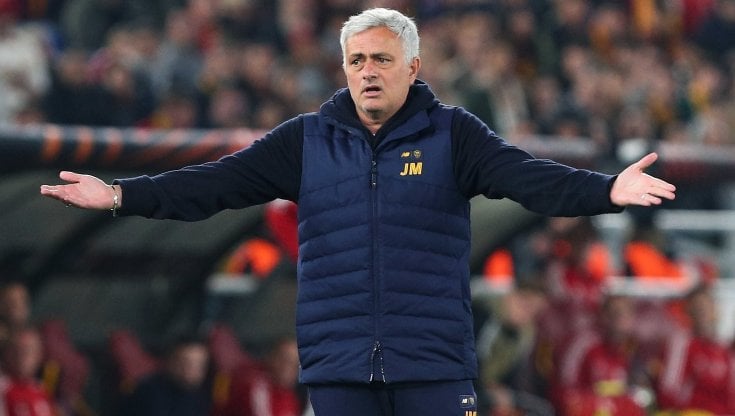 Jos&eacute; Mourinho, 60 anni, alla guida della Roma dal 2021