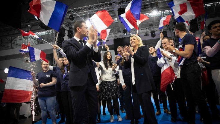 Jordan Bardella assieme a Marine Le Pen