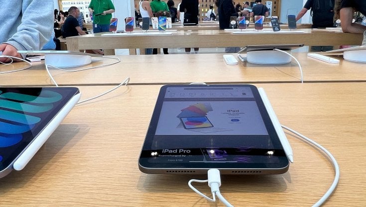 Trimestre solido per Apple, rimbalzo delle vendite di iPhone