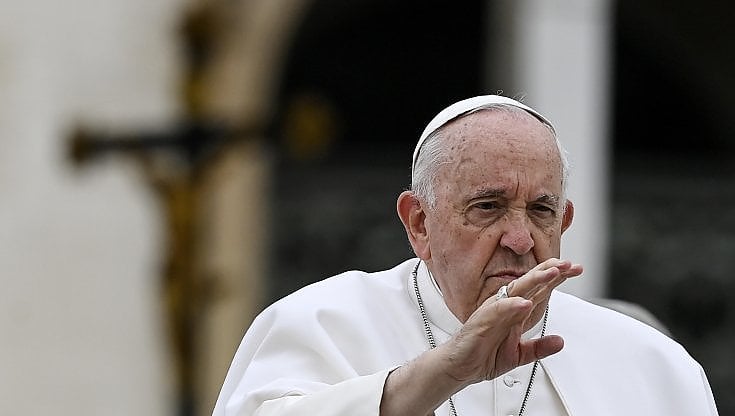 Vaticano, abusi sessuali, il Papa: "Abbiamo guardato dall'altra parte, minata la credibilità della Chiesa"