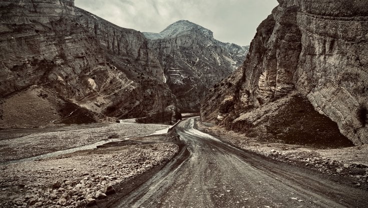 La strada principale del distretto di Dara-i-Suf, Afghanistan centrale, a 250 chilometri e 19 ore d&rsquo;auto a Nord di Kabul. foto di Francesca Borri&nbsp; 