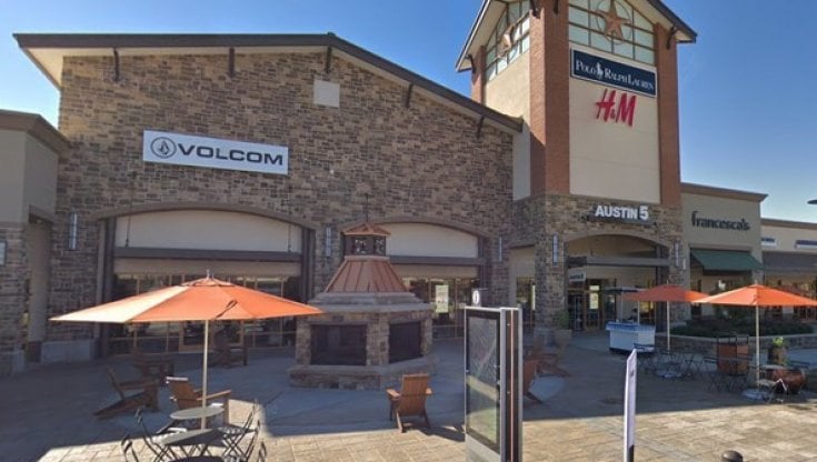 Texas, sparatoria in un centro commerciale: ucciso l'assalitore, nove morti. Biden: "Atto insensato" 