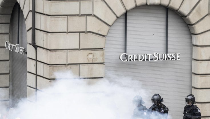 Nuove ombre su Credit Suisse: ai manager centinaia di milioni di bonus occulti