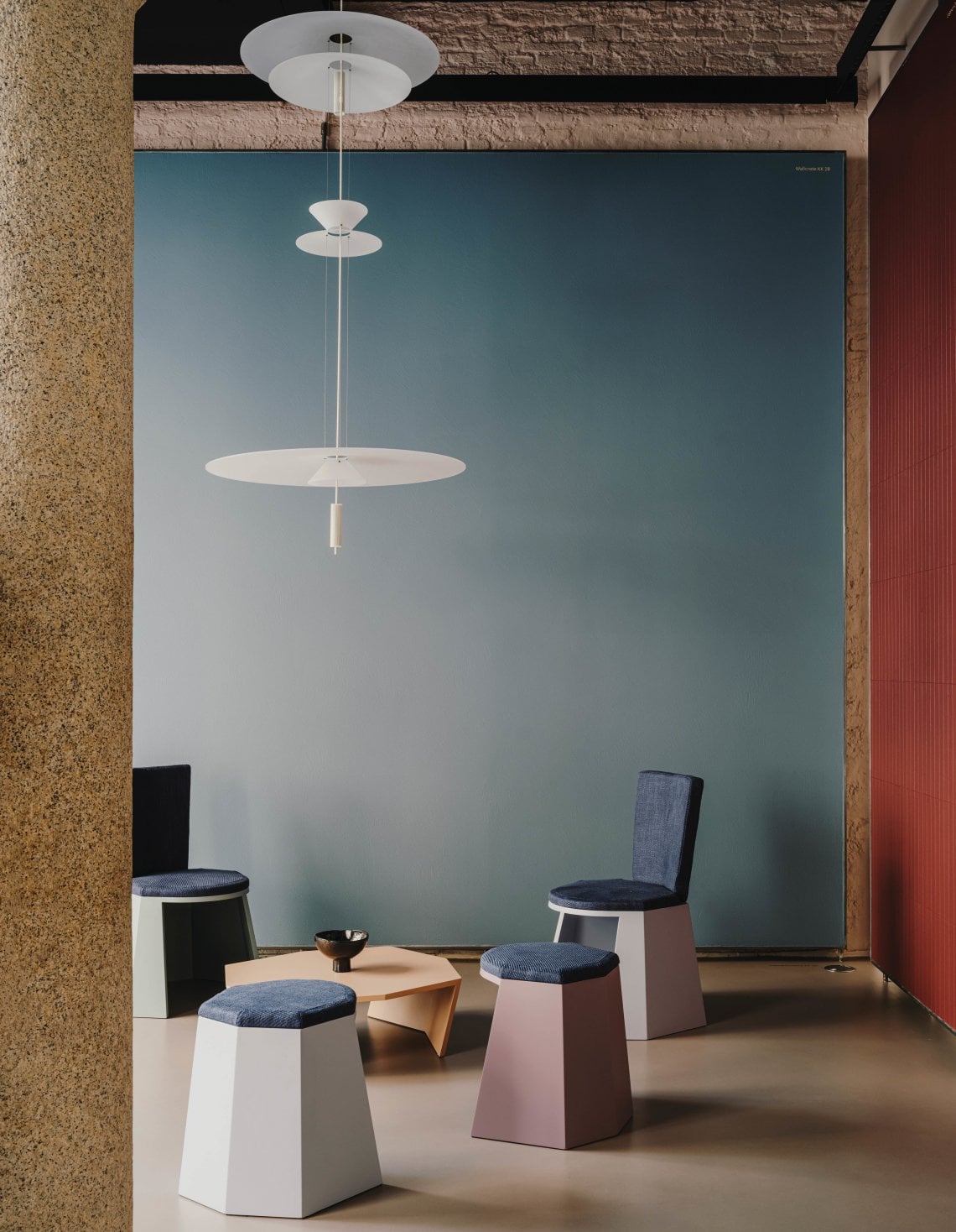 Un angolo dello showroom di Kerakoll trasformato con il progetto Strato