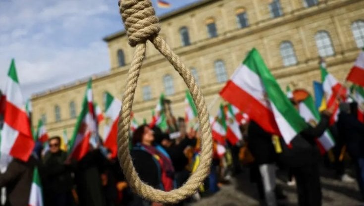 Una protesta a Monaco contro le impiccagioni in Iran (Reuters)
