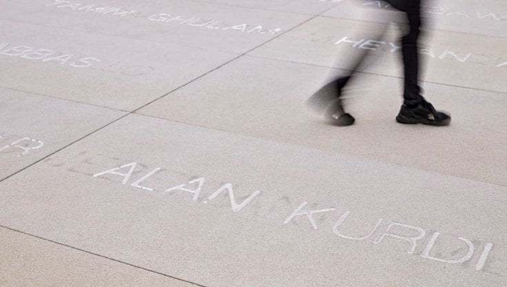 Scritto su sabbia e acqua 