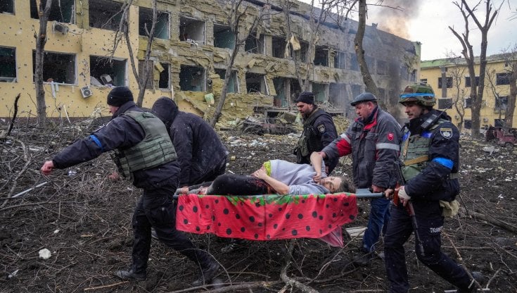 Premio Pulitzer ai reporter ucraini dell'Ap a Mariupol: "Per i loro coraggiosi reportage"